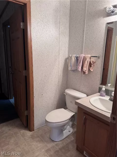 Bath - 180 Pine St, Washington, WV 26181 photo 2 of 3
