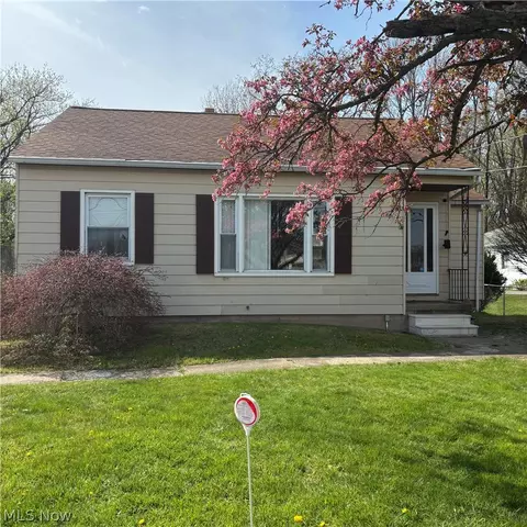 224 S Leavitt Rd, Amherst, OH 44001