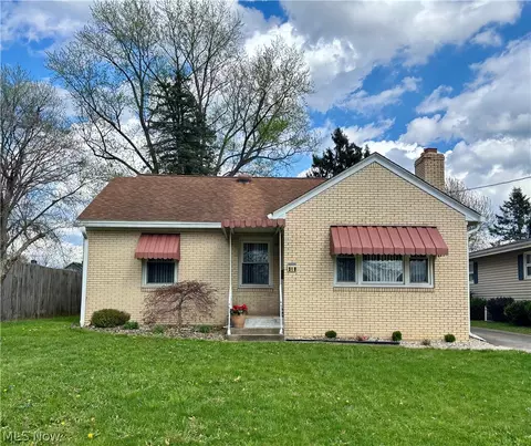 319 Summit Ave, Niles, OH 44446