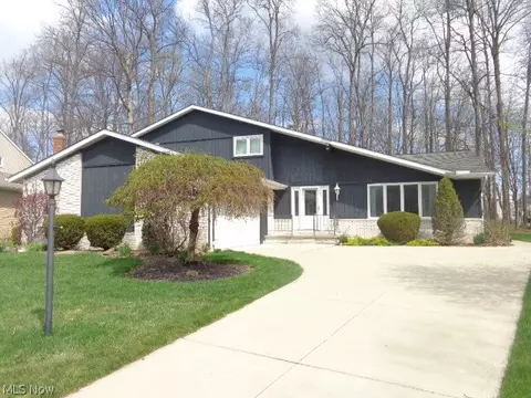 15852 Inglewood Ct, Strongsville, OH 44136