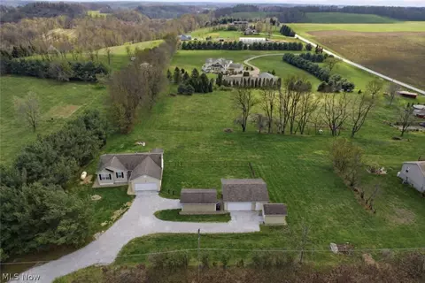 9226 Lisbon St E, East Canton, OH 44730