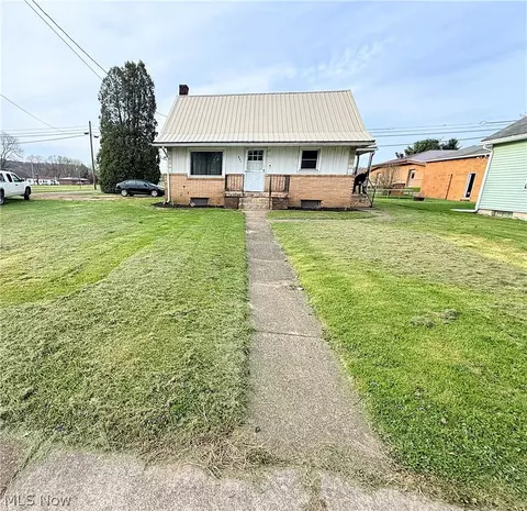 221 W Wood St, Malvern, OH 44644
