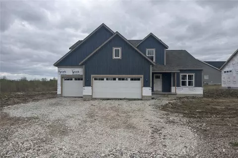 553 Woodlands Glen Ave, Hartville, OH 44632