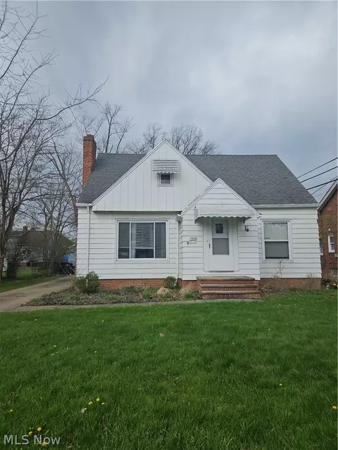 1520 Jaeger Dr, Lyndhurst, OH 44124