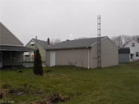 2456 E 37th St, Lorain, OH 44055 photo 18