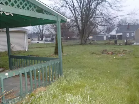 2456 E 37th St, Lorain, OH 44055 photo 17