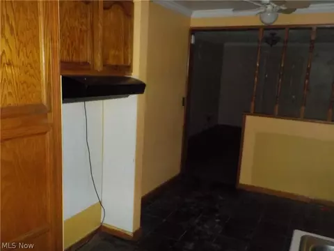 2456 E 37th St, Lorain, OH 44055 photo 5