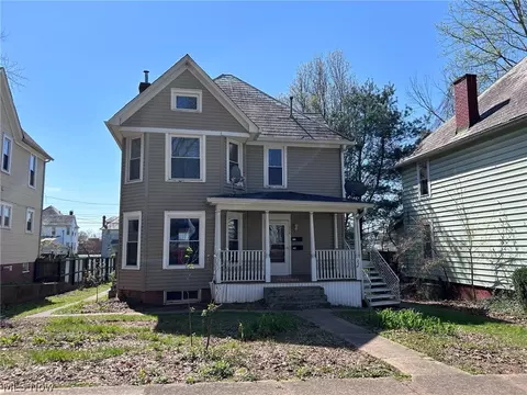 228-230 Oakwood Ave, Marietta, OH 45750