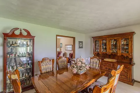 Dining - 733 Squirrel Hill Ct, Boardman, OH 44512 photo 2 of 3