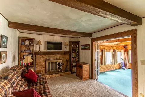 Living - 733 Squirrel Hill Ct, Boardman, OH 44512 photo 1 of 2