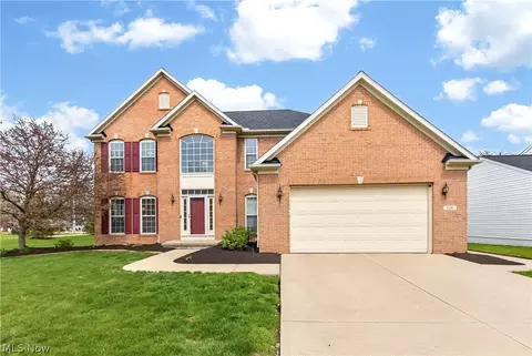 136 Stonesthrow Dr, Berea, OH 44017