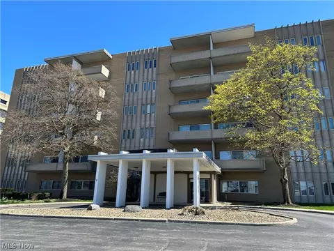 3167 Linden Rd #204, Rocky River, OH 44116