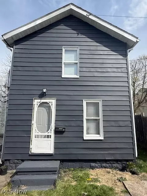 117 2nd St, Girard, OH 44420