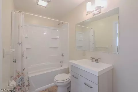Bath - 41796 Adelbert St, Elyria, OH 44035 photo 1 of 4
