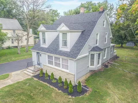 Exterior - 41796 Adelbert St, Elyria, OH 44035 photo 3 of 7