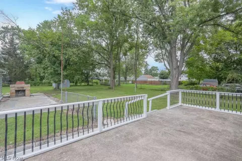Exterior - 41796 Adelbert St, Elyria, OH 44035 photo 2 of 7