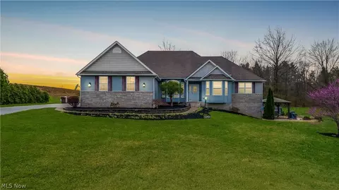 16555 Island Rd, Grafton, OH 44044