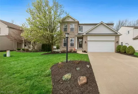 9660 Sunray Dr, Olmsted Twp, OH 44138