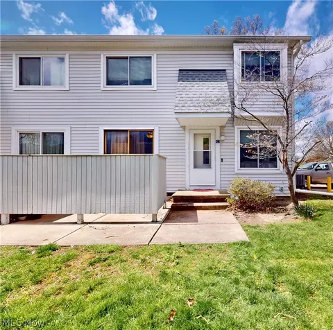 5465 Millwood Ln #40-C, Willoughby, OH 44094