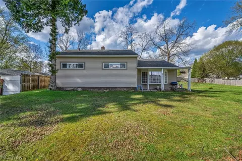 2727 Mcelwain Rd, Akron, OH 44312