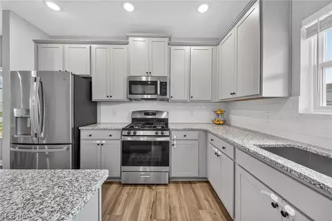 Kitchen - 224 Harvest Way, Elyria, OH 44035 photo 4 of 5