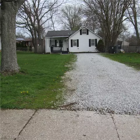 2809 Shelburn Ave, Akron, OH 44312