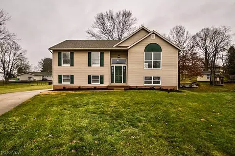 2391 Libra Cir SW, Canton, OH 44706