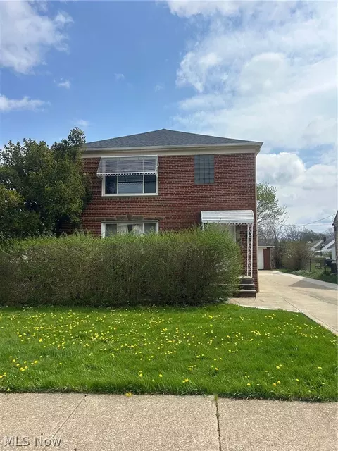 6125 W 54th St, Parma, OH 44129