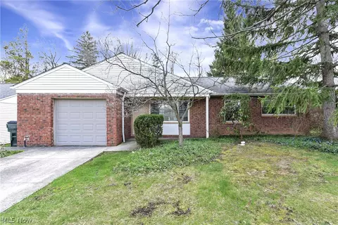 1175 Ranchland Dr, Mayfield Heights, OH 44124