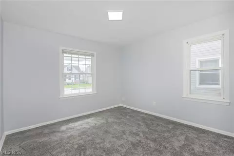 Bedroom - 30025 Elgin Rd, Wickliffe, OH 44092 photo 2 of 11