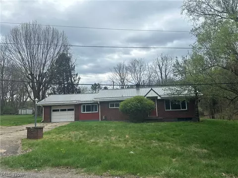 46131 Mort Dr, East Liverpool, OH 43920