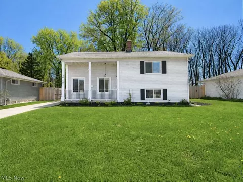 36158 Hillcrest Dr, Eastlake, OH 44095