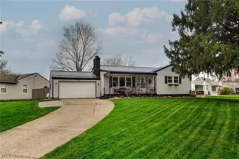 2700 Christine Ln, Youngstown, OH 44511