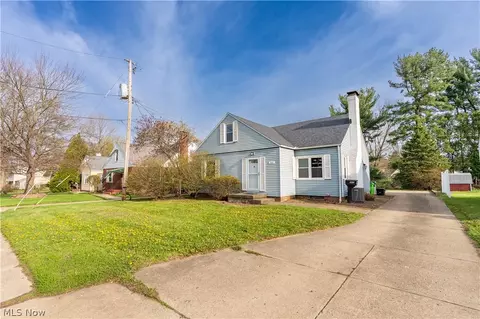 263 Everhard Rd SW, North Canton, OH 44709