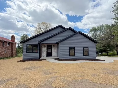 910 W Main St, Sugarcreek, OH 44681