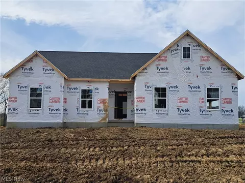 547 Woodlands Glen Ave, Hartville, OH 44632