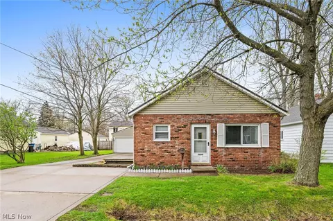 5686 Anna Ct, Mentor On The Lake, OH 44060