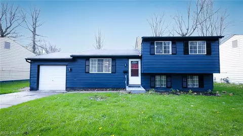 3539 Dunstan Dr NW, Warren, OH 44485