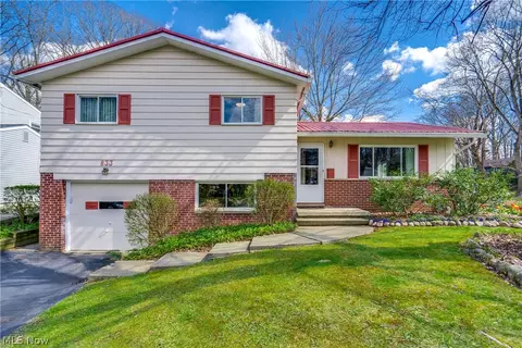 833 Cliffside Dr, Akron, OH 44313