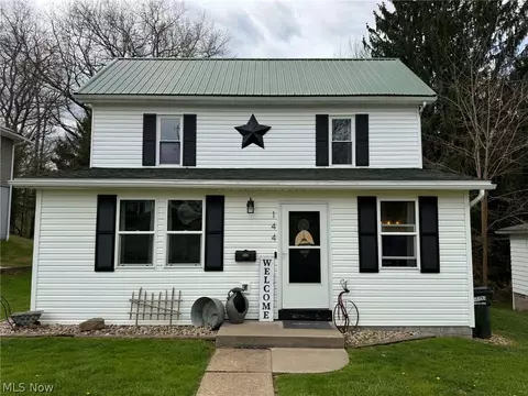 144 2nd St SE, Carrollton, OH 44615