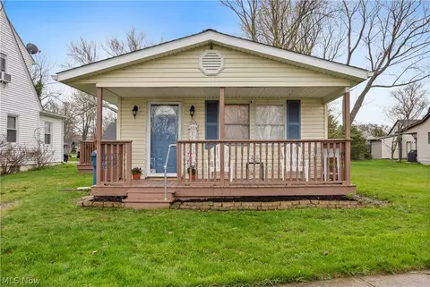 4556 Hawthorne Ave, Sheffield Lake, OH 44054