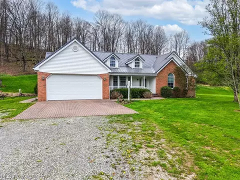 3139 Camille Rd SW, Sherrodsville, OH 44675