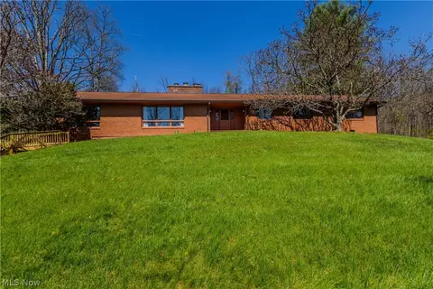 100 Crestwood Cir, Marietta, OH 45750
