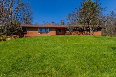 100 Crestwood Cir, Marietta, OH 45750