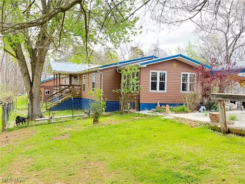 441 Tower Rd, Elizabeth, WV 26143