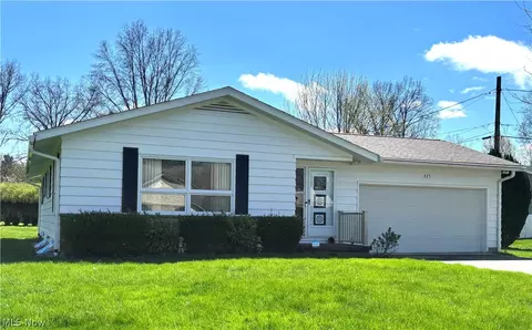 225 6th St, Columbiana, OH 44408