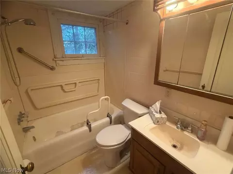 Bath - 1133 Bellview St NE, Canton, OH 44721 photo 3 of 3