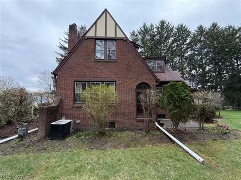 Exterior - 1133 Bellview St NE, Canton, OH 44721 photo 6 of 14