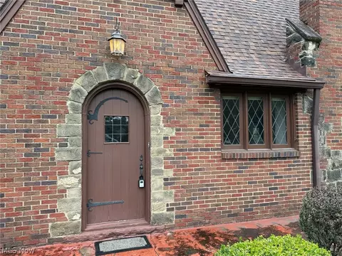 Exterior - 1133 Bellview St NE, Canton, OH 44721 photo 4 of 14