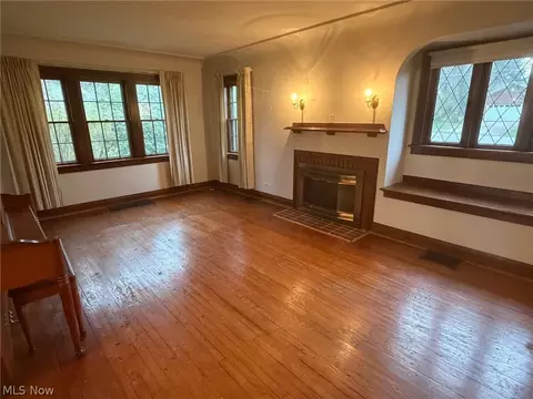 Living - 1133 Bellview St NE, Canton, OH 44721 photo 2 of 6